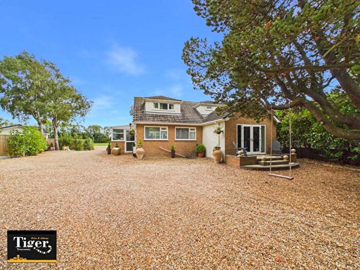 4 Bedroom Detached Bungalow For Sale In Division Lane, Blackpool, FY4
