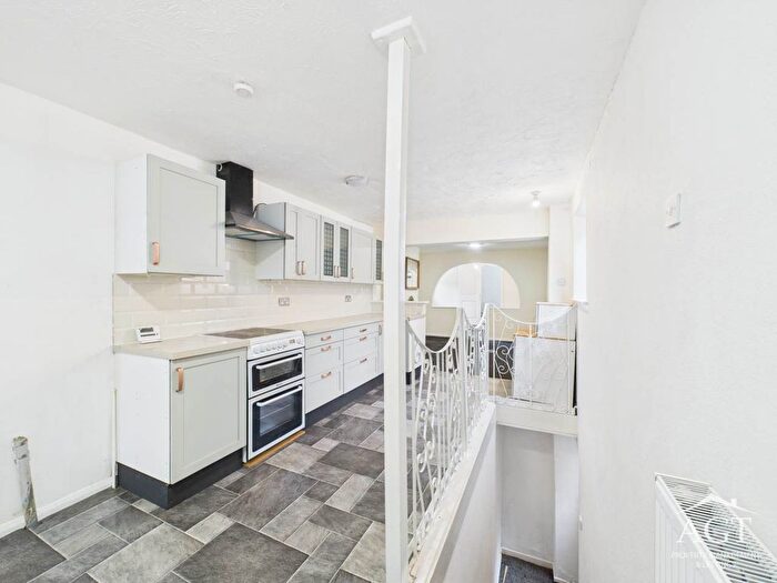 2 Bedroom Flat To Rent In High Causeway, Whittlesey, Peterborough, PE7