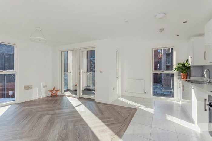 2 Bedroom Flat To Rent In Stephenson Row, Stratford-Upon-Avon, CV37