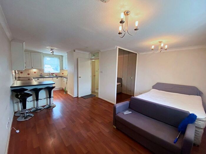 1 Bedroom Studio To Rent In Leigham Court Road, London, SW16