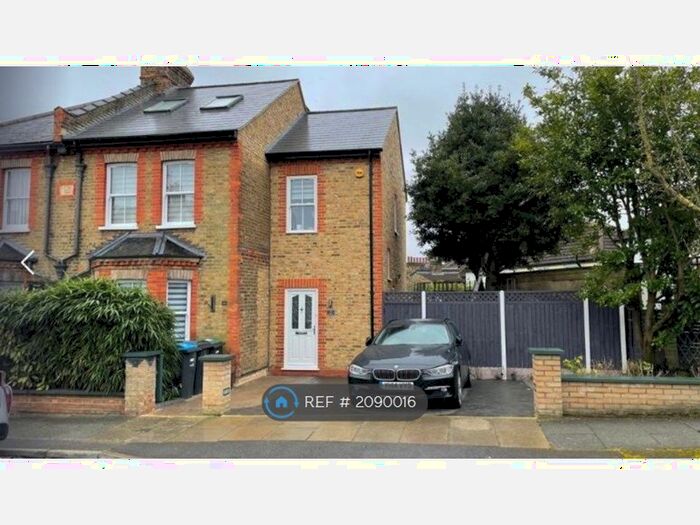 2 Bedroom Flat To Rent In Brodie Road, Enfield, EN2