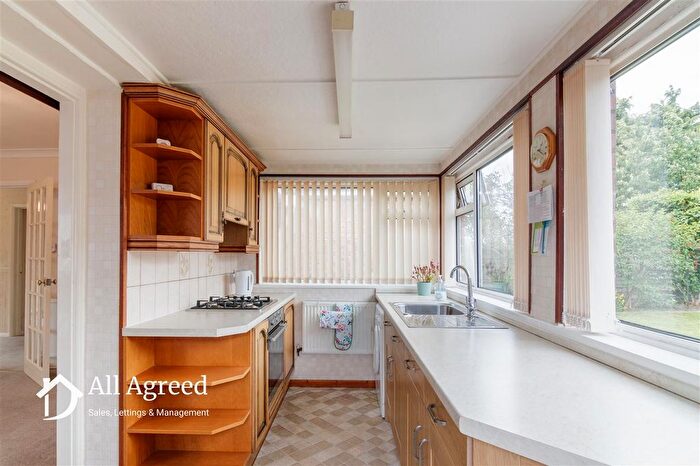 3 Bedroom Bungalow For Sale In Peak Avenue, Riddings, DE55