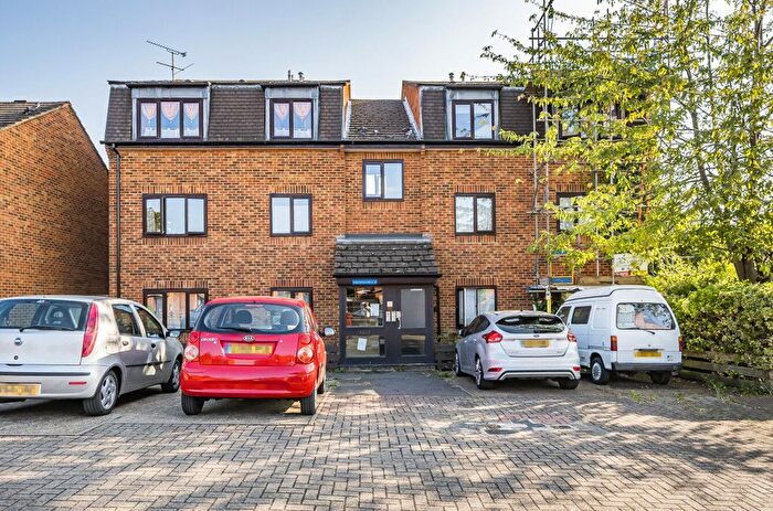 1 Bedroom Flat For Sale In Georgia Road, New Malden, Surrey, KT3