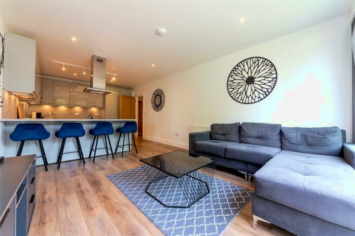4 Bedroom Apartment To Rent In Hendon Way, London, NW4