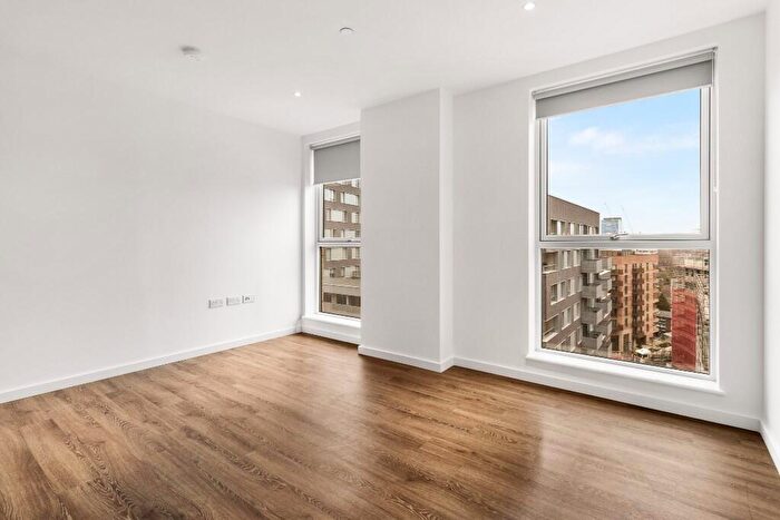 2 Bedroom Apartment To Rent In Silvertown Way, London, E16
