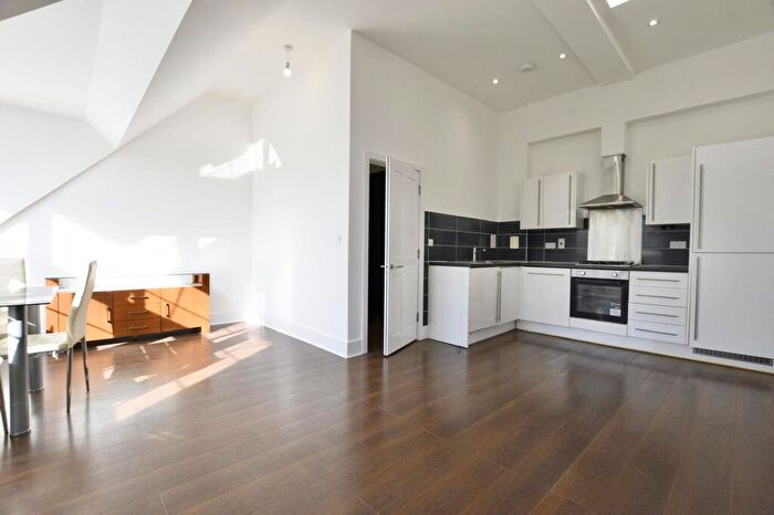 2 Bedroom Flat To Rent In Holbrook Road, Stratford, E15