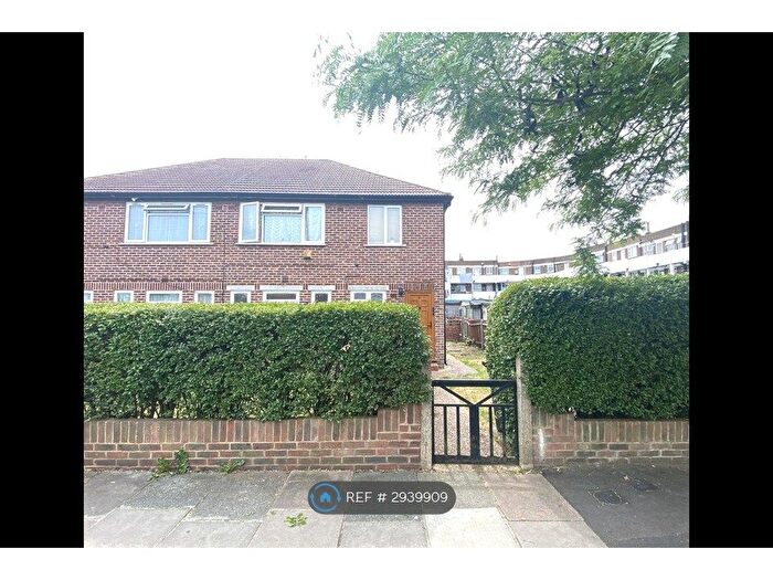 2 Bedroom Flat To Rent In Perivale, Greenford, UB6