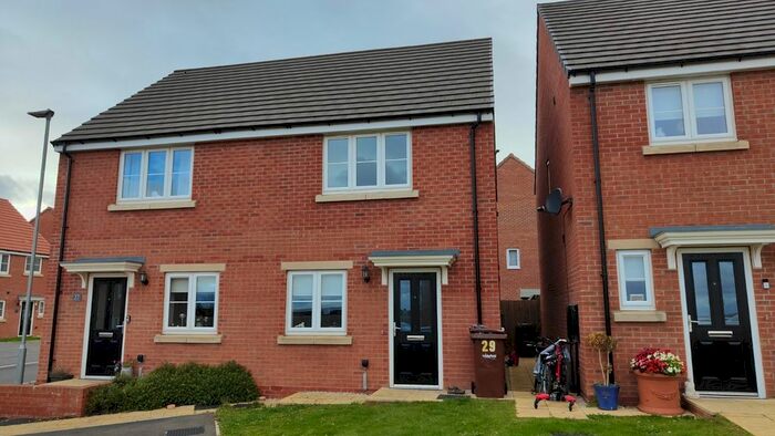 2 Bedroom Detached House To Rent In Manor Park Drive, Pontefract, West Yorkshire, WF8