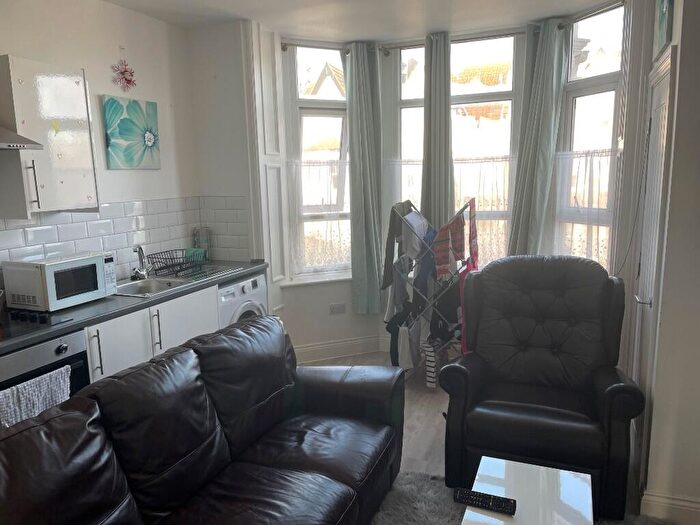 2 Bedroom Flat To Rent In York Road, Southend-On-Sea, Essex, SS1