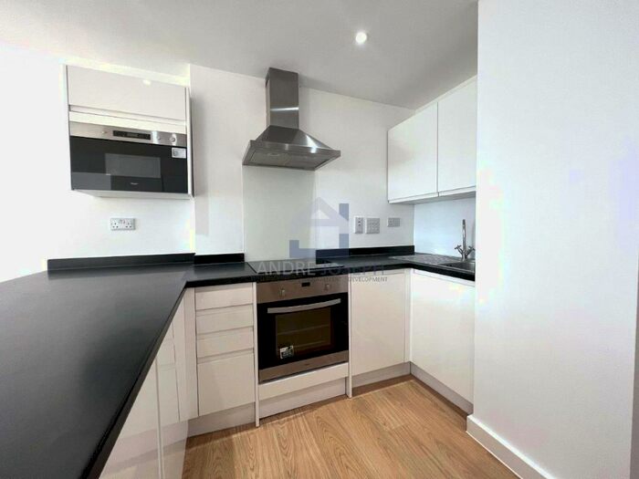 2 Bedroom Flat To Rent In Sydenham Road, West Croydon, CR0