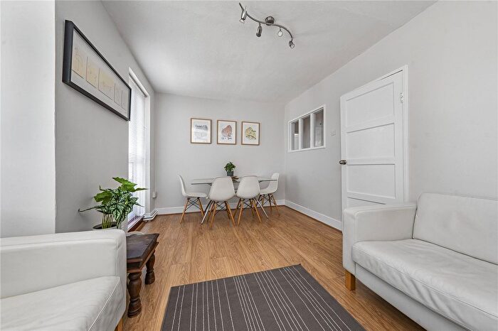 2 Bedroom Flat To Rent In Downing House, Aubyn Square, London, SW15