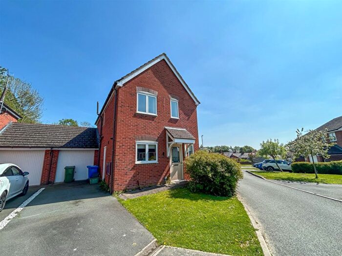 3 Bedroom Detached House For Sale In Cae'r Efail, Acrefair, LL14
