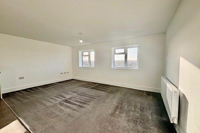 1 Bedroom Flat To Rent In Beacon Road, Chatham, ME5