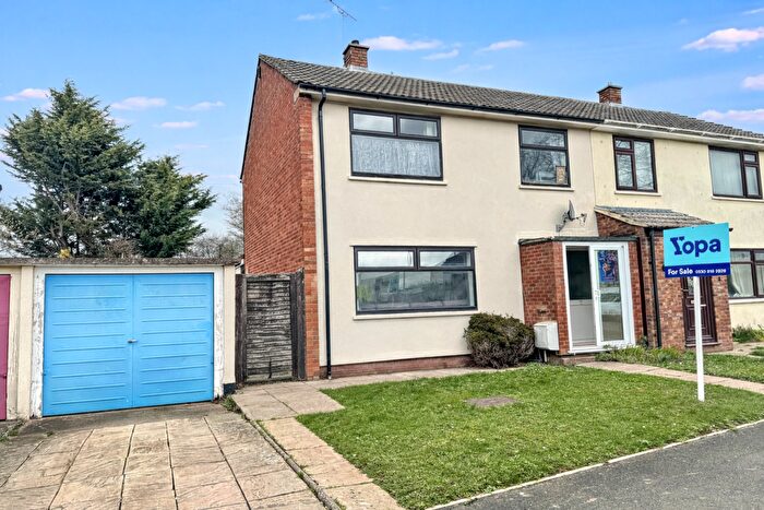 3 Bedroom Semi Detached House For Sale In Warwick Road, Taunton, TA2