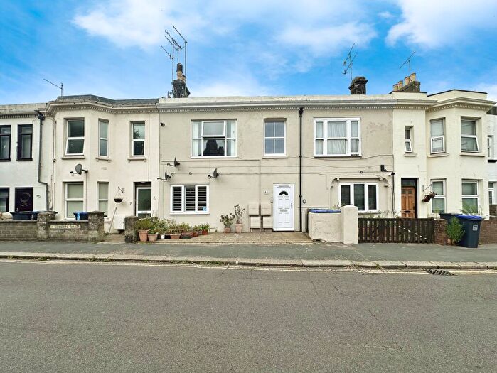 2 Bedroom Flat To Rent In Cobden Road, BN11