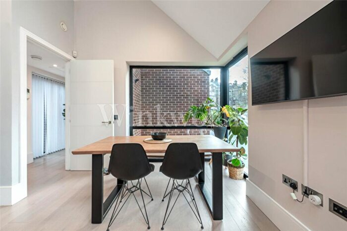 1 Bedroom Apartment For Sale In Hodford Road, London, NW11