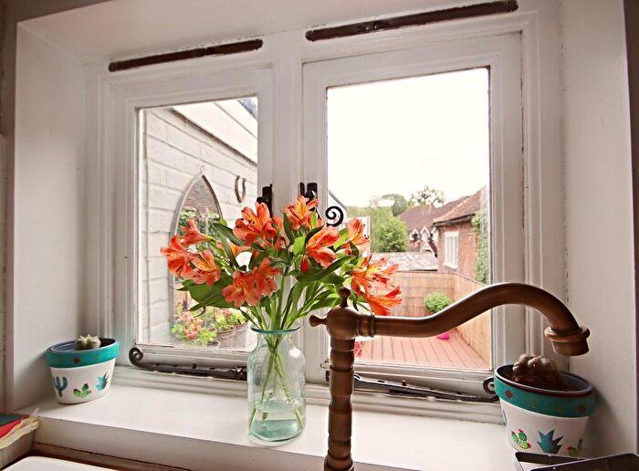 2 Bedroom Apartment For Sale In High Street, Billingshurst, RH14