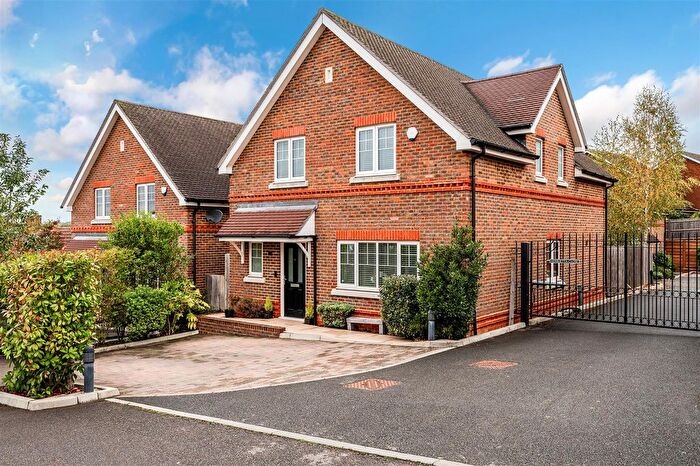 4 Bedroom Detached House For Sale In Woodlands Road, Epsom, Surrey, KT18