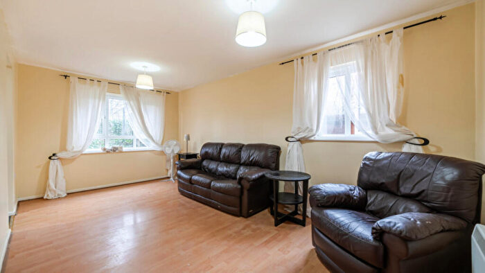 2 Bedroom Flat For Sale In Buxton Close, London, N9