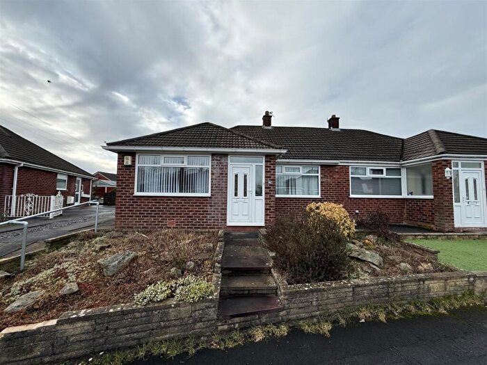 2 Bedroom Semi-Detached Bungalow For Sale In Beverley Close, Ashton-Under-Lyne, OL6