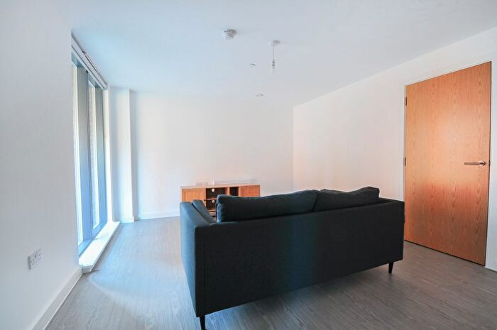 2 Bedroom Flat To Rent In Oldfield Road, Salford, M5