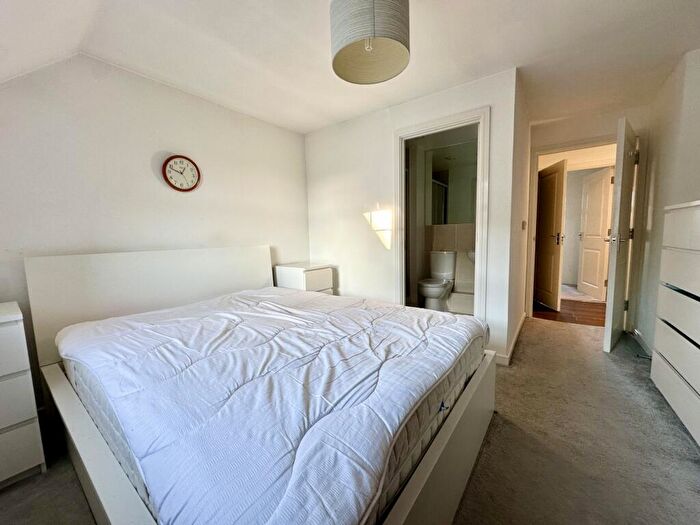 2 Bedroom Apartment For Sale In Wells View Drive, Bromley, BR2