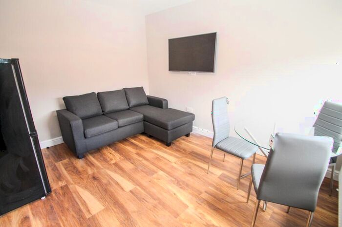 3 Bedroom Terraced House To Rent In Kelso Gardens, Hyde Park, Leeds, LS2