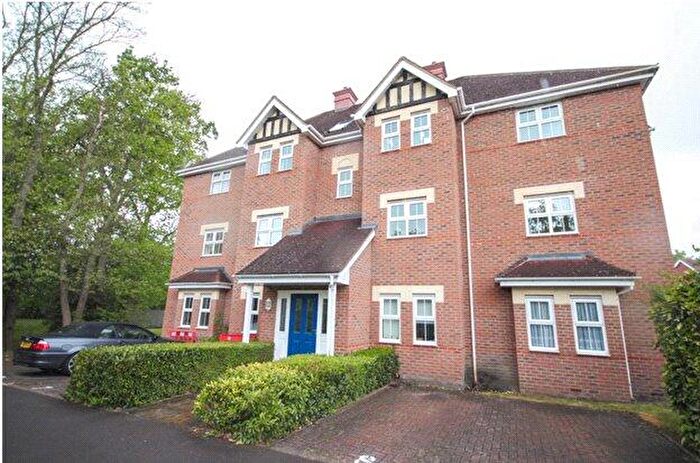 2 Bedroom Flat To Rent In Kingsley Square, Elvetham Heath, Fleet, GU51