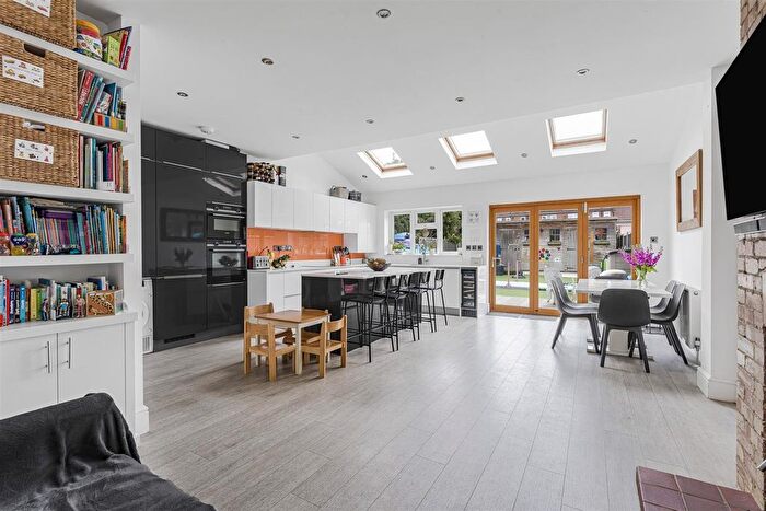5 Bedroom Terraced House For Sale In Consfield Avenue, Motspur Park, KT3