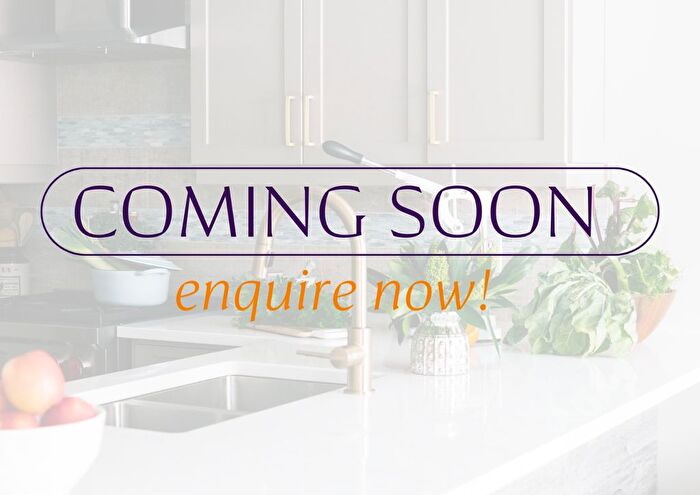 5 Bedroom Detached House To Rent In Coombe Drive, Addlestone, Surrey, KT15