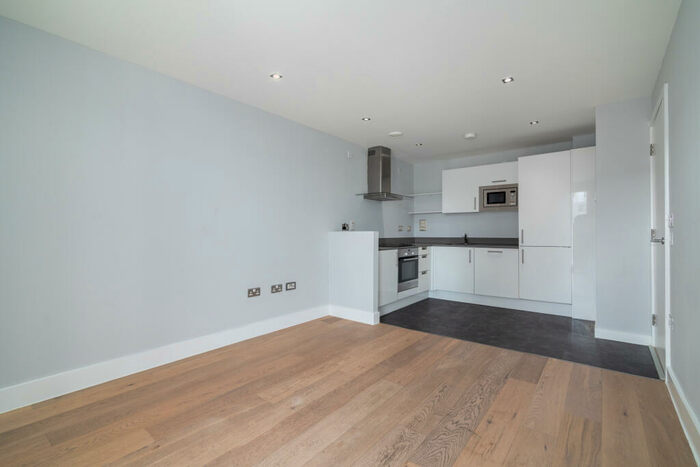2 Bedroom Flat To Rent In London, SE8