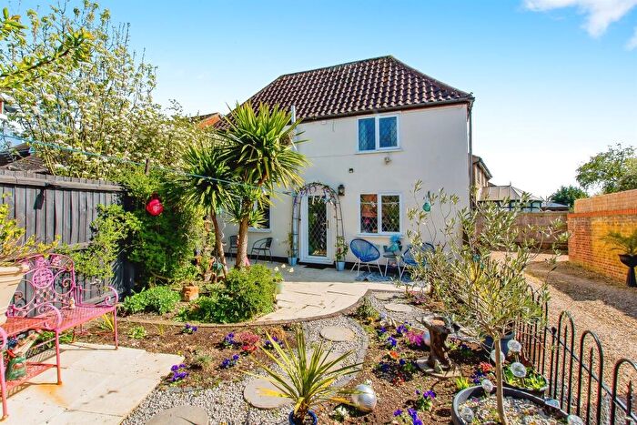 2 Bedroom Cottage For Sale In Manor Road, Folksworth, Peterborough, PE7