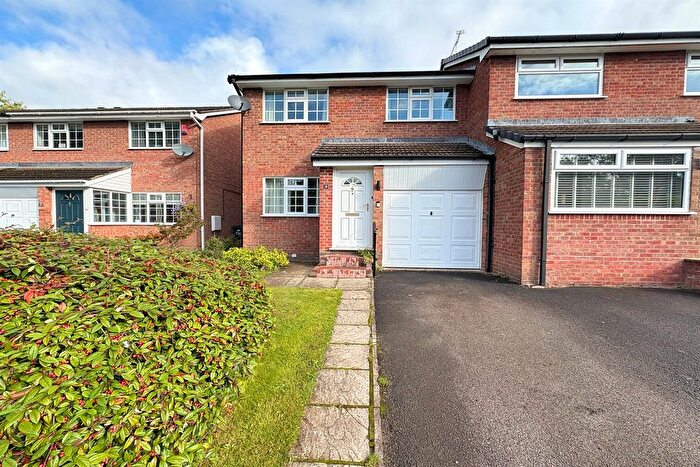 3 Bedroom Semi-detached House For Sale In Dunoon Close, Holmes Chapel, CW4