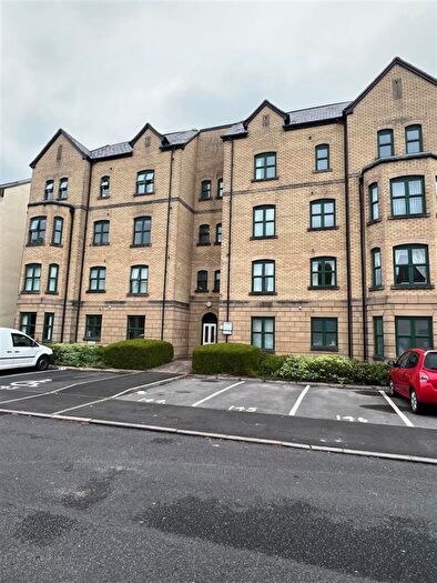 2 Bedroom Flat For Sale In Hadfield Close, Manchester, M14