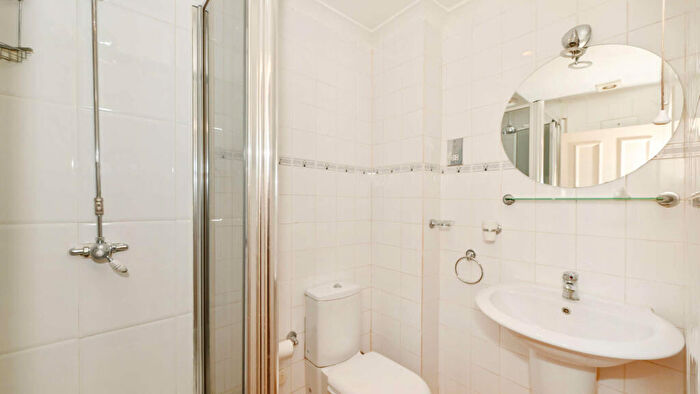 2 Bedroom Apartment For Sale In Westgate Terrace, London, SW10