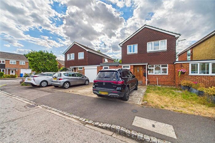4 Bedroom Link Detached House To Rent In Tithe Close, Maidenhead, Berkshire, SL6