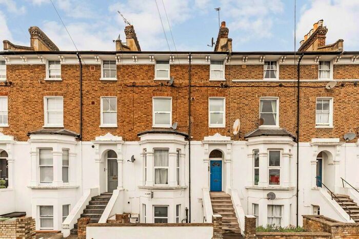 2 Bedroom Flat To Rent In Oaklands Grove, London, W12