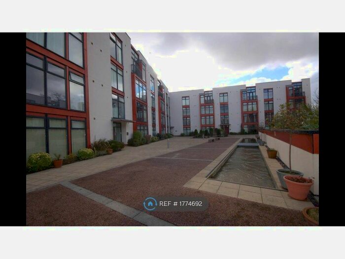 2 Bedroom Flat To Rent In Crown House, Manchester, M22