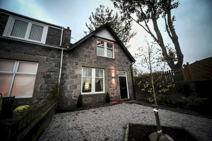 3 Bedroom Semi-Detached House To Rent In Burns Gardens, West End, Aberdeen, AB15