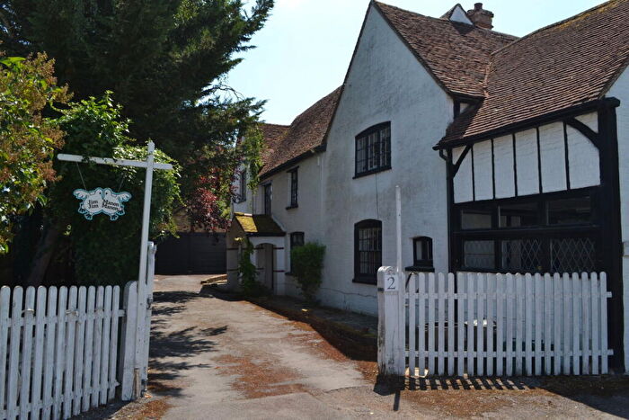 4 Bedroom Detached House To Rent In Arlington Drive, Ruislip, HA4