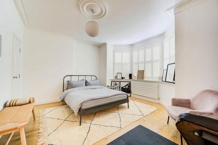 2 Bedroom Flat To Rent In Coleherne Road, Chelsea, London, SW10