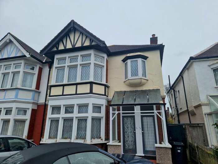 2 Bedroom Flat To Rent In Gants Hill, IG1