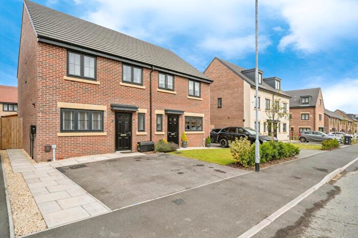 3 Bedroom Semi-Detached House For Sale In Bluebell Way, Thurnscoe, Rotherham, S63