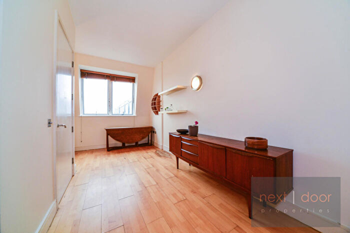 2 Bedroom Apartment For Sale In Peckham Grove, London, London, SE15
