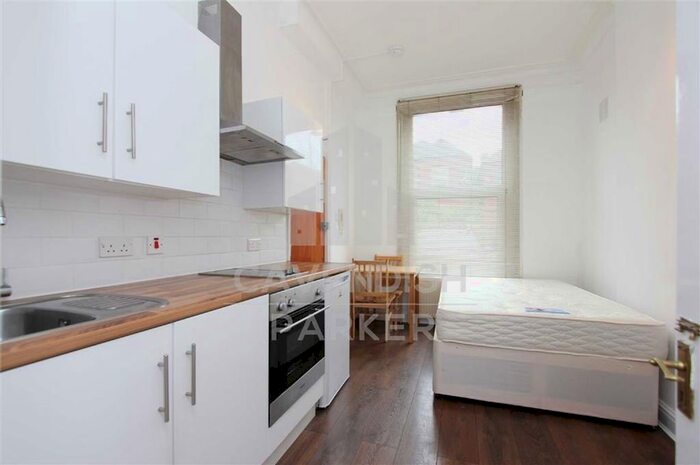 Studio To Rent In Manstone Road, Kilburn, London, NW2