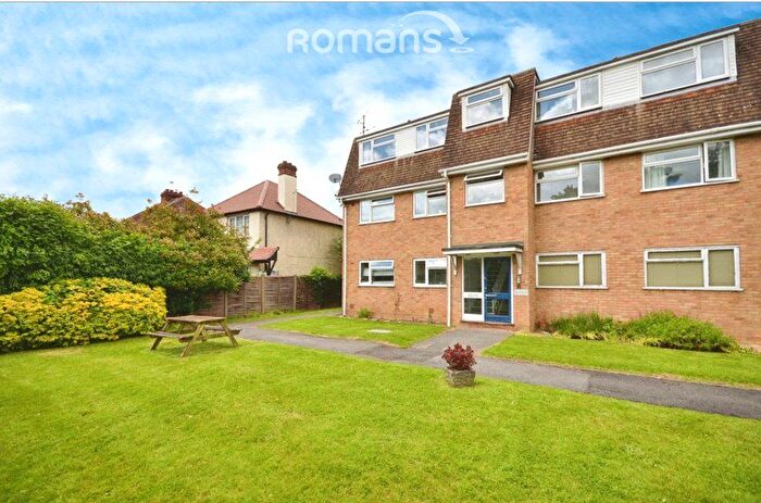 2 Bedroom Flat To Rent In Chilton Court, Bath Road, Taplow, SL6