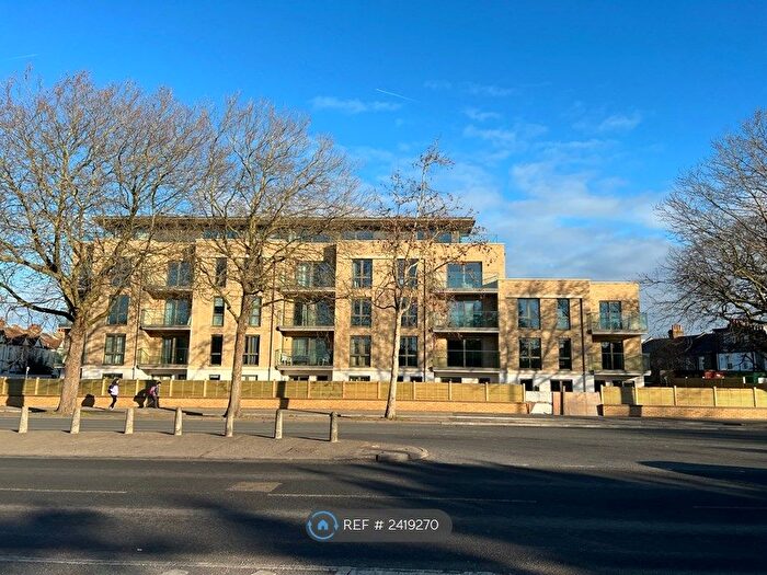 2 Bedroom Flat To Rent In Edna Road, London, SW20