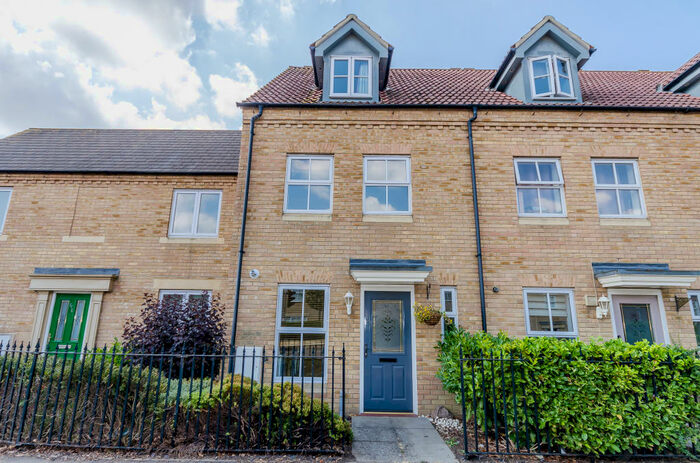 3 Bedroom Town House To Rent In King's Avenue, Ely, CB7