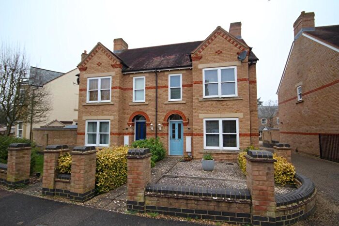 3 Bedroom Terraced House For Sale In Heathcliff Avenue, Fairfield, Hitchin, SG5