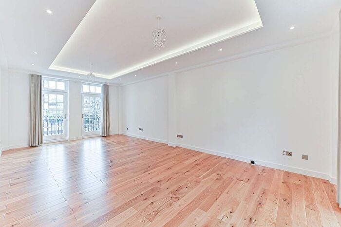 3 Bedroom Flat To Rent In Walpole Street, Chelsea, London, SW3